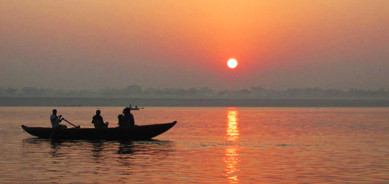 boat-ride-along-gangas