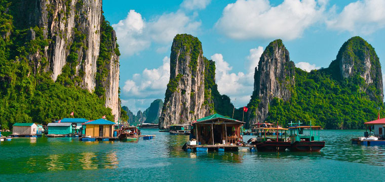 Floating Fishing Village in Halong Bay