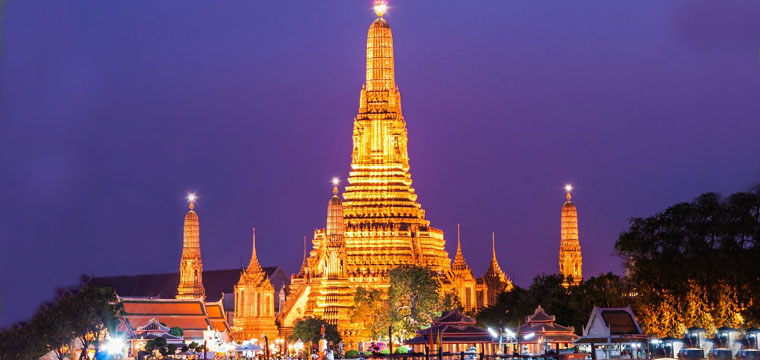 A Traveler's Guide to Thailand Twilight view of Wat Arun