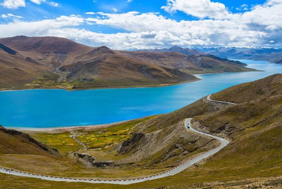 Yamdrok Tso Lake - Largest Amongst Four Holy Lakes in Tibet Yamdrok Tso Lake
