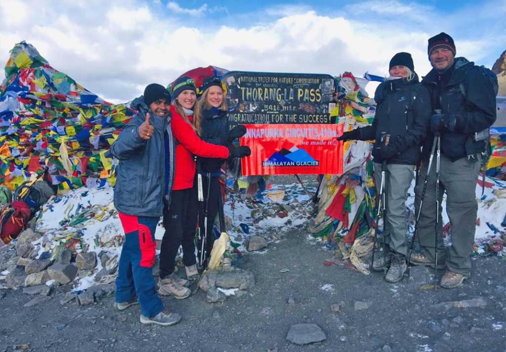 sudarshan-with-a-team-at-thorang-la-pass