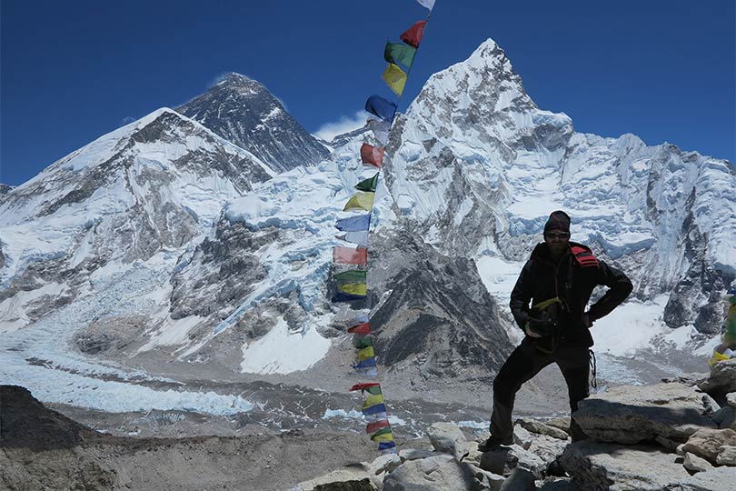 traveler posing shot at kalapatthar