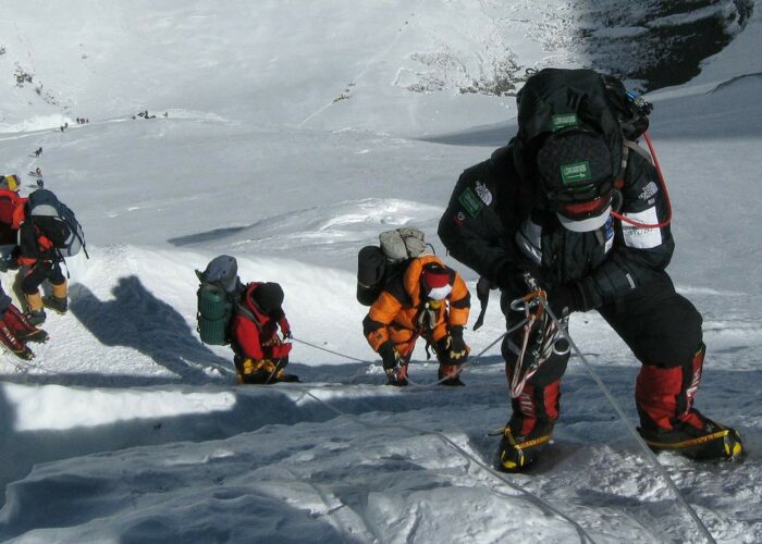 Best months to climb Mount everest via the everest expedition