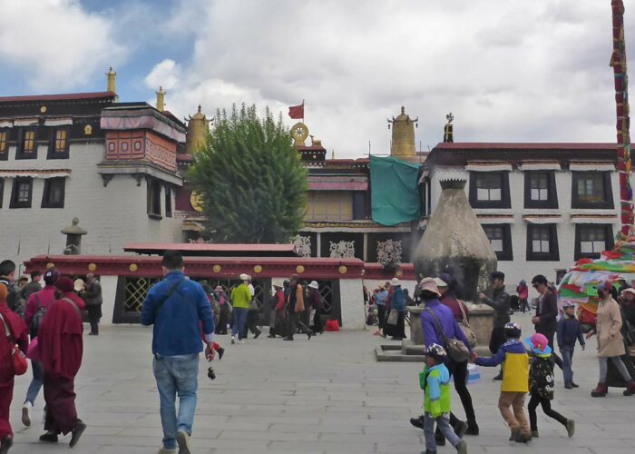 traveling independently in tibet with a tour guide because you cannot travel tibet without a tour guide