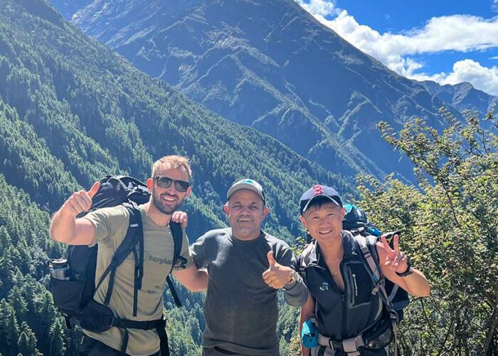 Trekkers on their way to everest base camp during the best season to visit Nepal