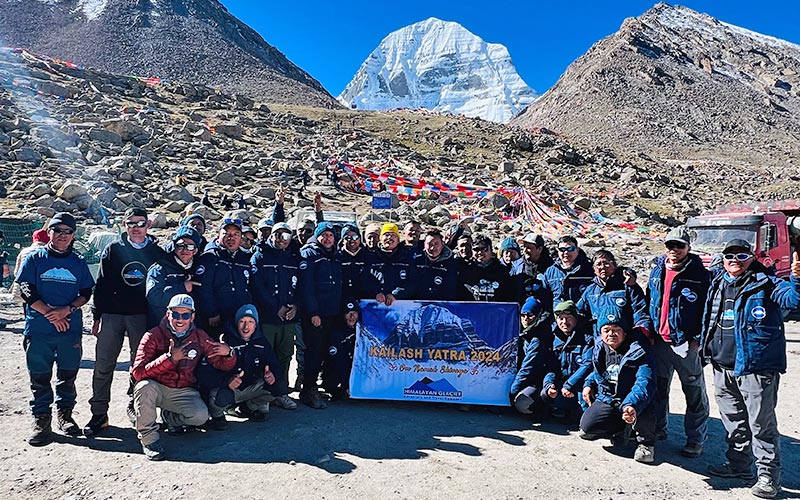 himalayan glacier team group pic infront of Mount Kailash