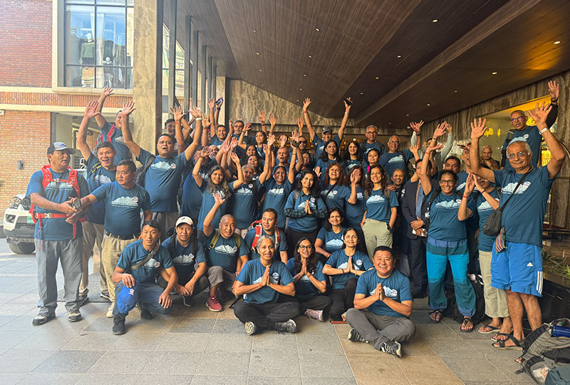 himalayan glacier team heading towards kailash yatra
